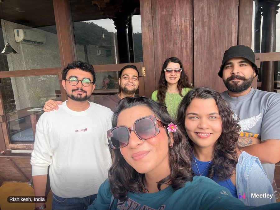 Group of Meetley friends smiling together in Rishikesh